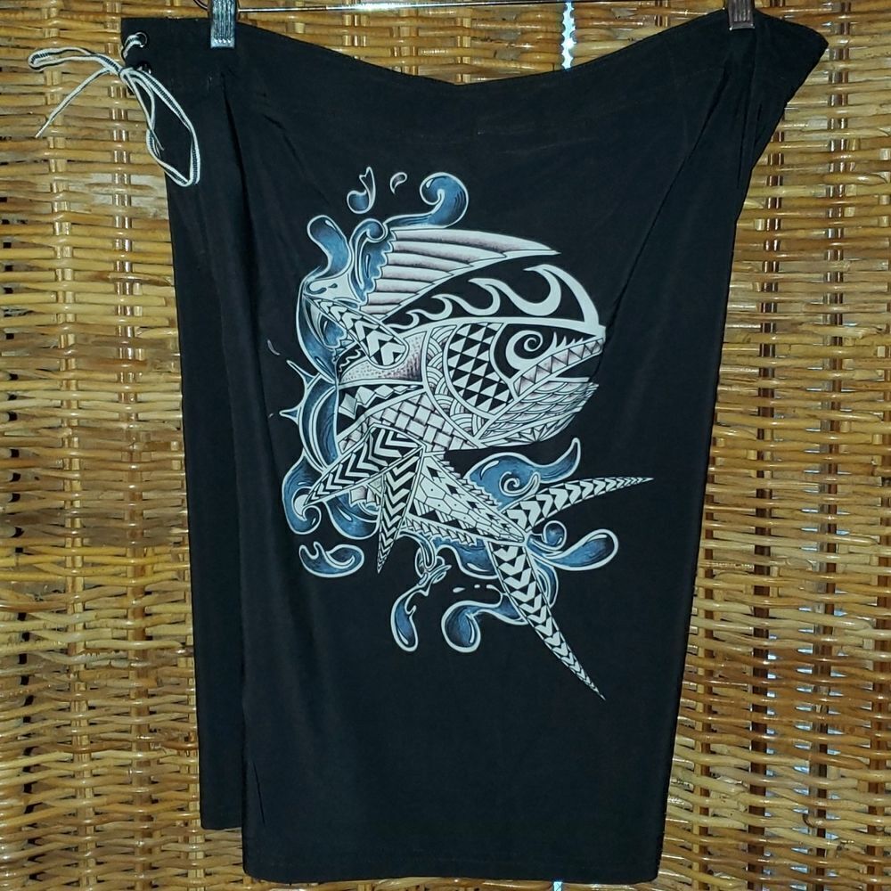 Wailoa Hawaii Islands Tribal Ulua Fish and Dagger Board Shorts 40